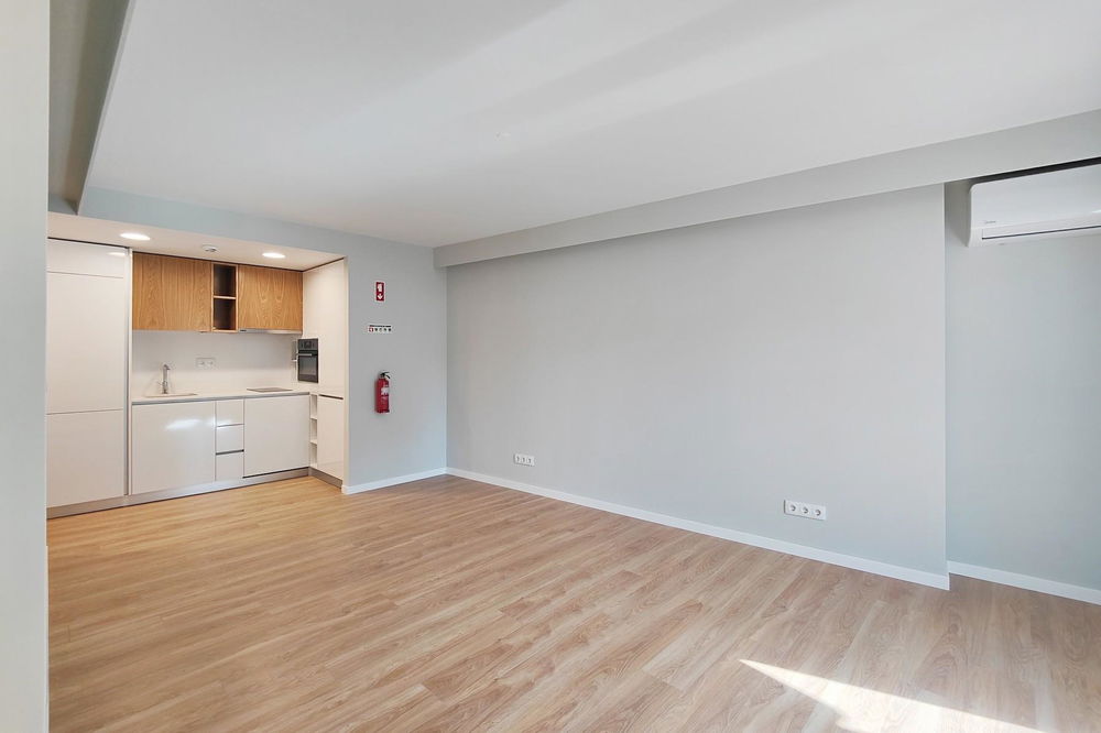 Apartment located next to Av. da Liberdade inserted in a new enterprise 528246137