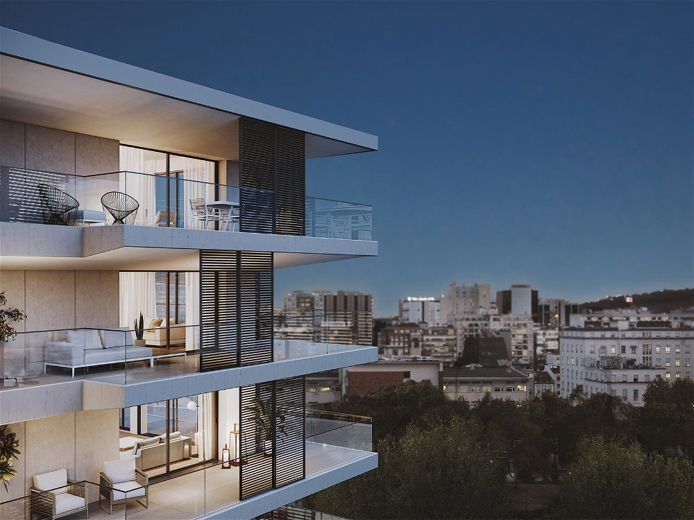 3 Bedroom apartment, with balcony and parking in Avenidas Novas, Lisbon 446813673