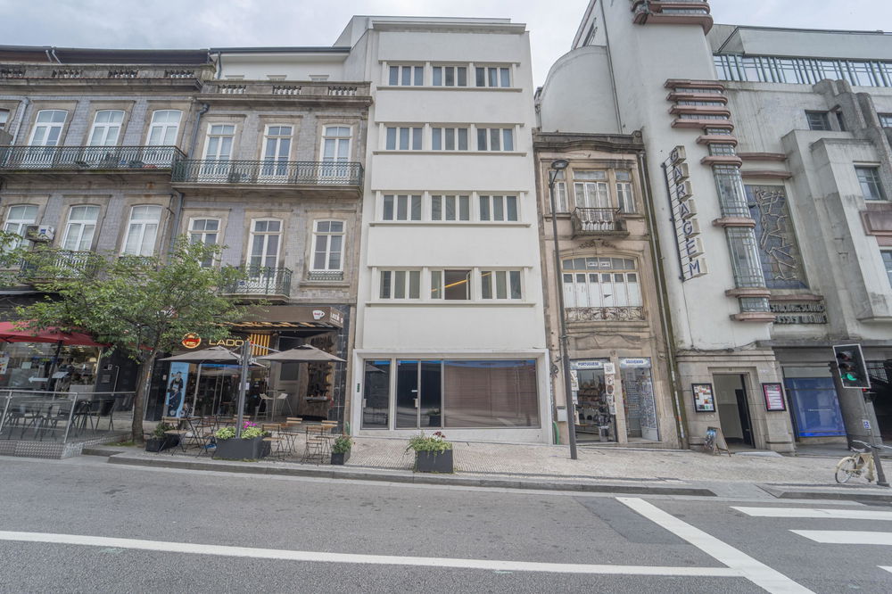 2 bedroom duplex apartment located in Downtown Porto 3516702681