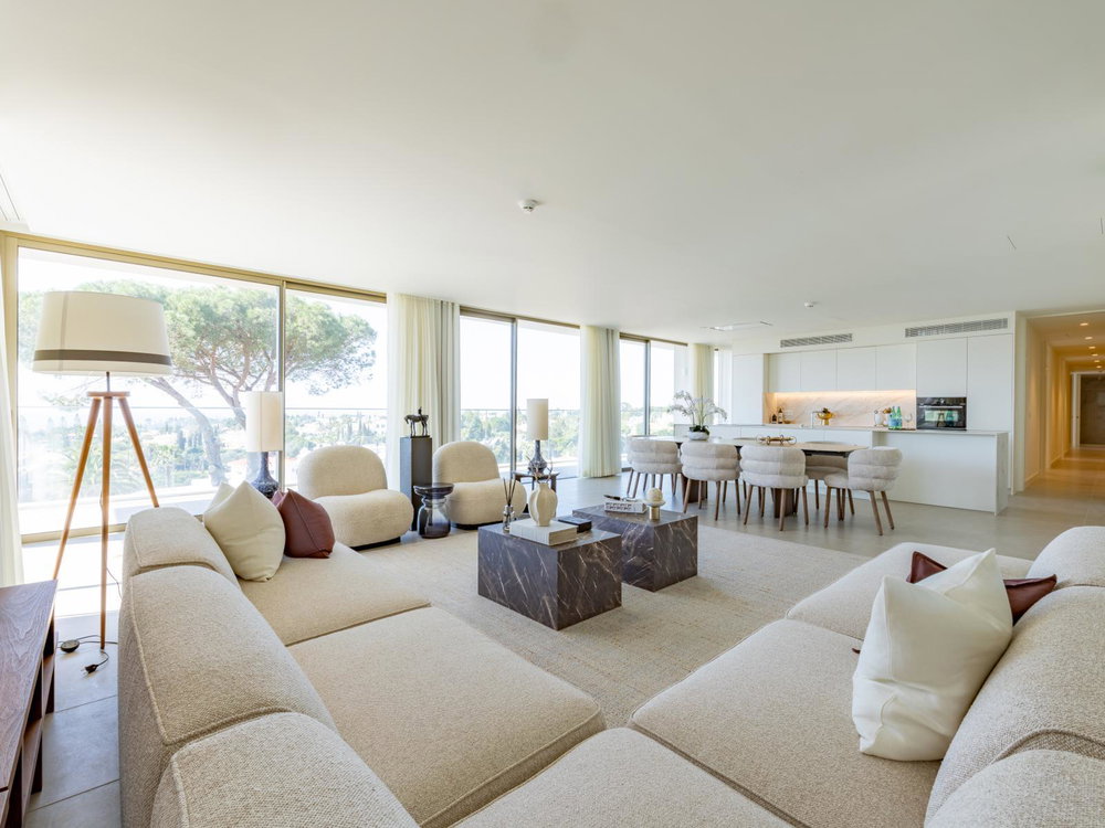 Luxury villa with terrace inserted in unique resort in the Algarve 73180578