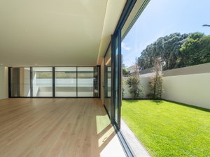4 bedroom duplex flat with garden, swimming pool and 4-car box 584216136