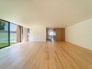 4 bedroom duplex flat with garden, swimming pool and 4-car box 584216136