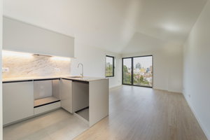 2 bedroom duplex apartment with balcony in the center of Porto 2691935869