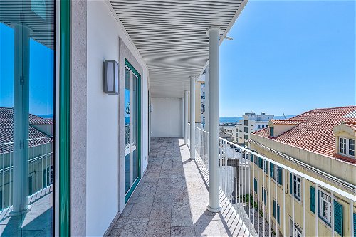 3 bedroom apartment with balcony located in Lisbon 2911204655