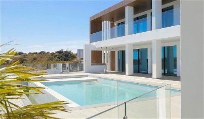 5 bedroom villa with sea view at Monte Rei Golf Resort, Algarve 68032487