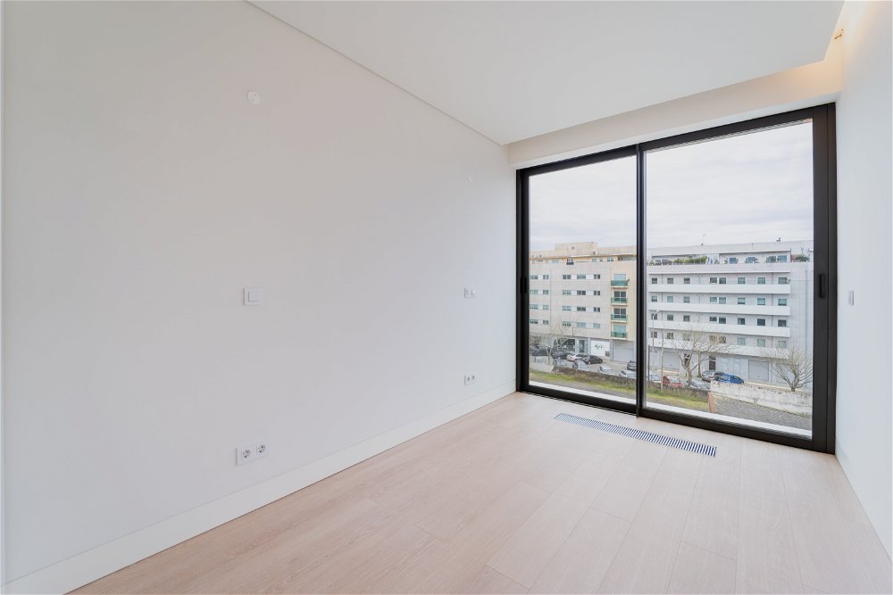 3 bedroom apartment with balcony and parking in Matosinhos 3502652852