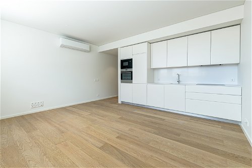 Bright 1-bedroom apartment with parking 2998854368