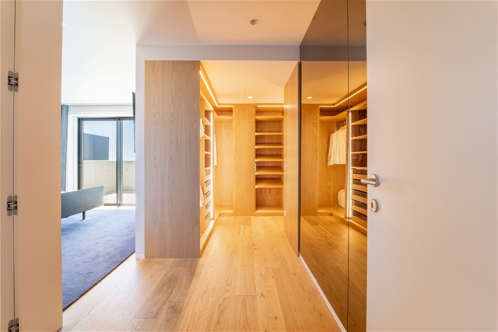 Penthouse 4 bedroom duplex with balcony in new development Matosinhos 607345087