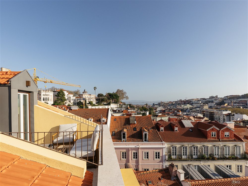 3 bedroom apartment with balcony between the Marquis of Pombal and Baixa 1829112982