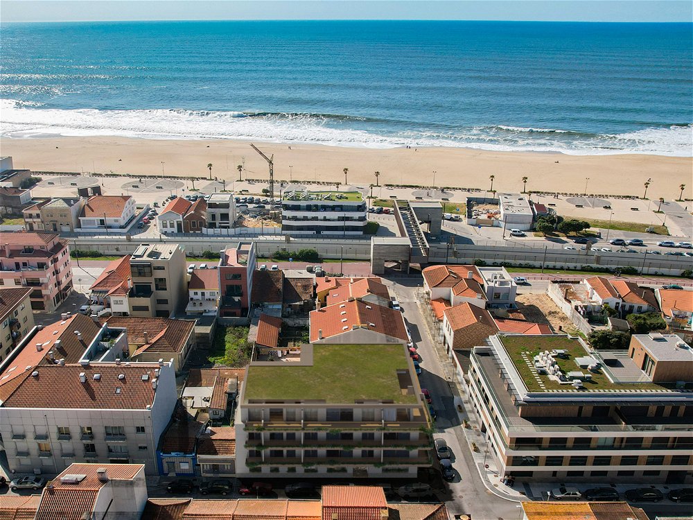 2 bedroom apartment by the beach in Espinho 1356223448