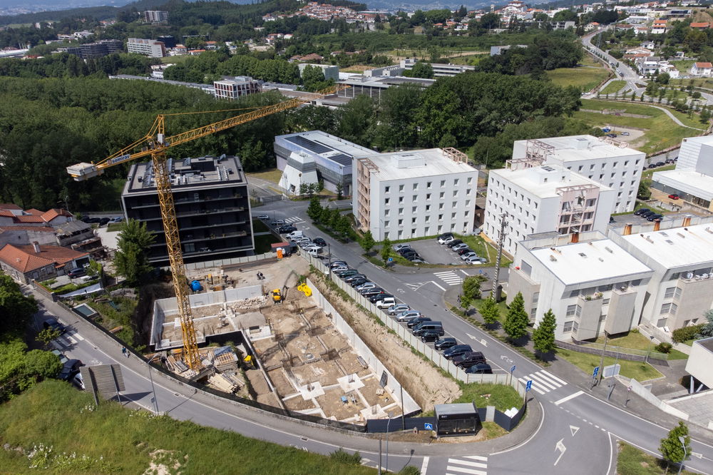 1 bedroom apartment with garage inserted in new development of the cradle city, Guimarães 698546790