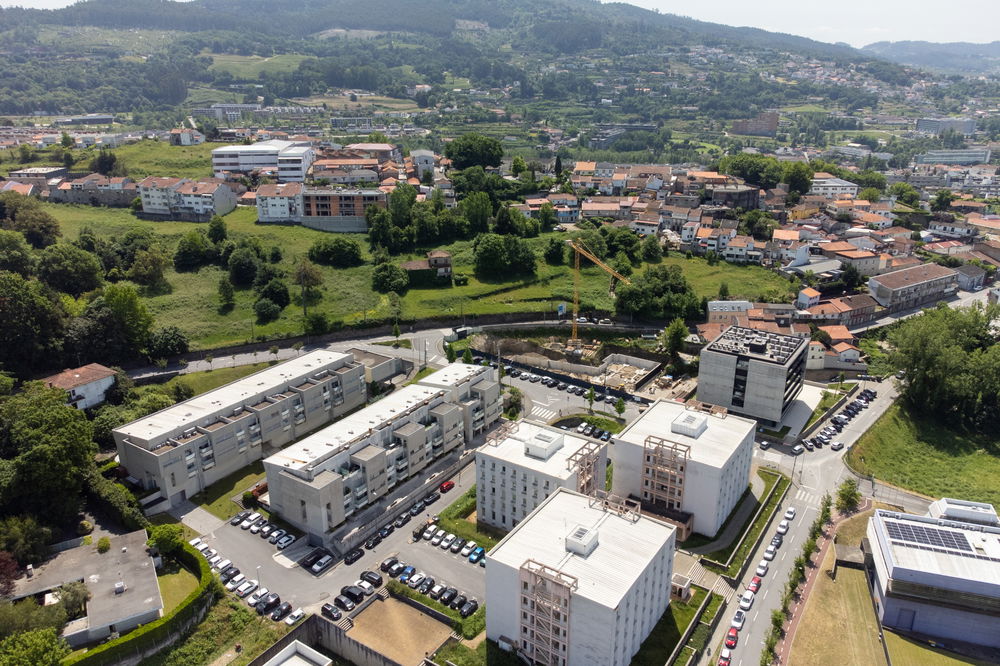 1 bedroom apartment with garage inserted in new development of the cradle city, Guimarães 698546790