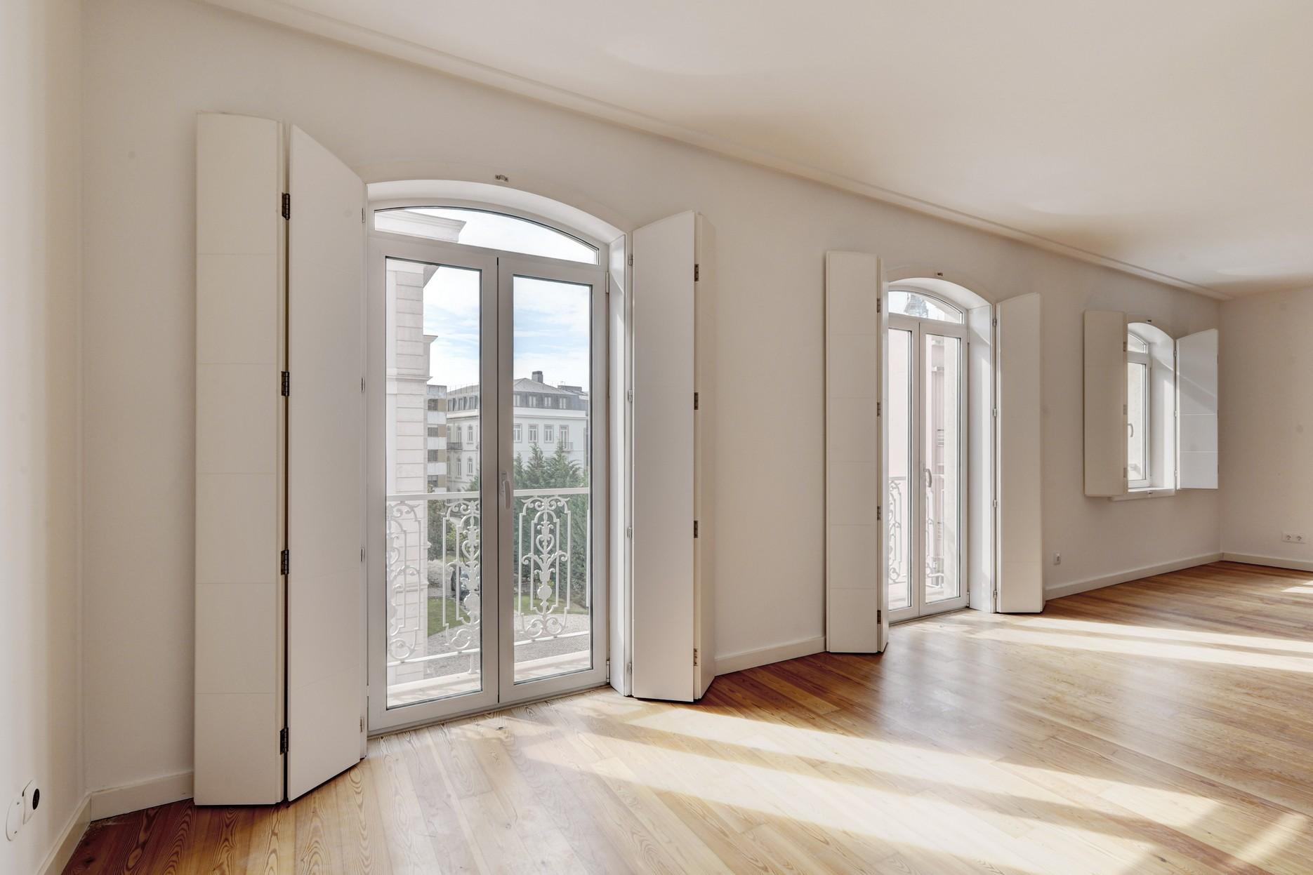 Charming 4 bedroom apartment with two parking spaces in Lapa