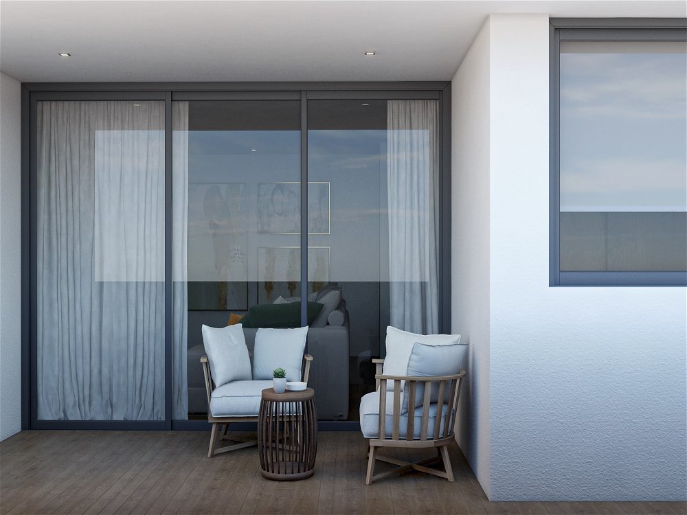 2 bedroom penthouse with balcony in new development in Tavira 912255343