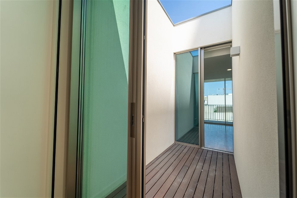 New 1 bedroom apartment with balcony next to the beach of Matosinhos 1512109256