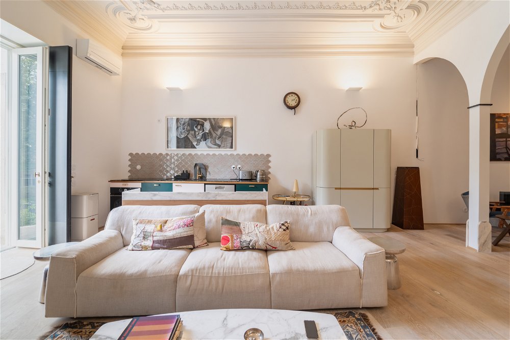 2 bedroom flat with garden and balcony in a historic building in the centre of Porto. 3676693226