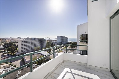2 bedroom penthouse, with sea view, in the center of Vilamoura, Algarve 492514107