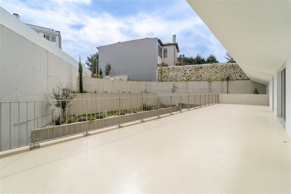 New 3 bedroom flat with terrace and parking in Porto 3600698103