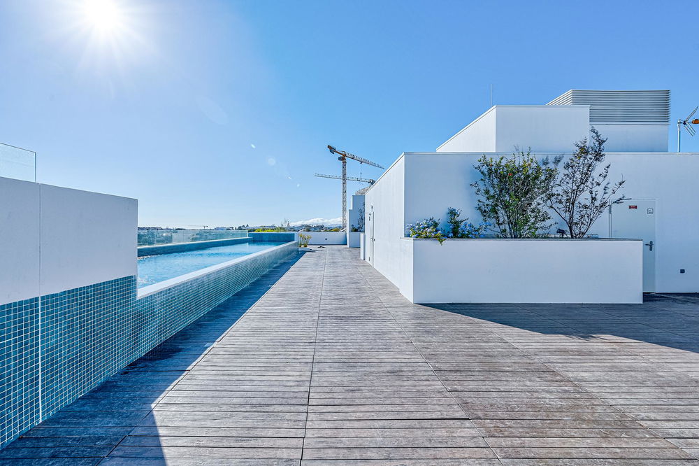 4 bedroom condominium flat with pool in Miraflores 2318983587