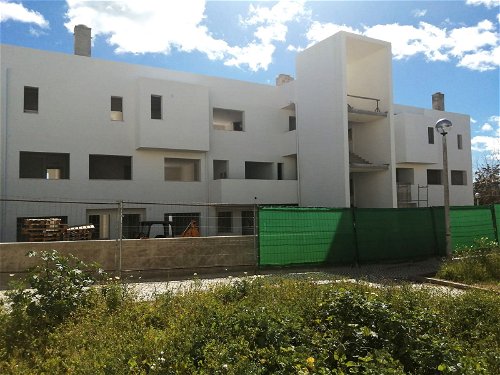 2 bedroom flat with balcony in a new development in Fuseta 2215017557