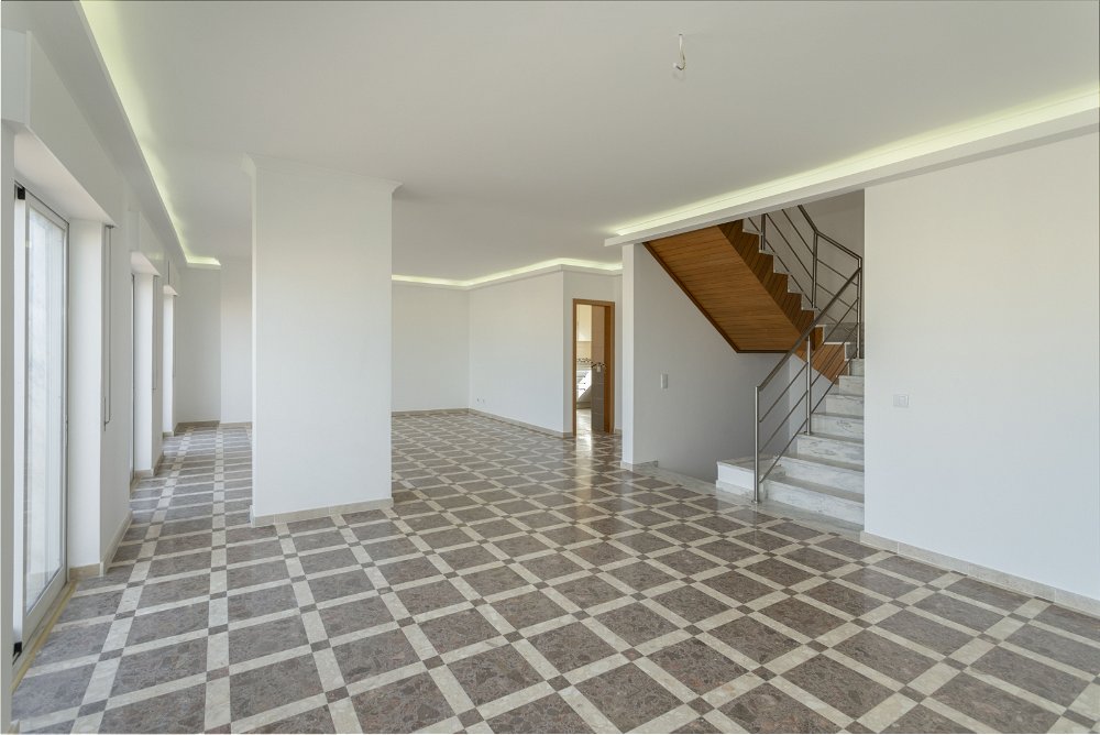 4 bedroom duplex flat with private pool, Center of Faro, Algarve 2494690735