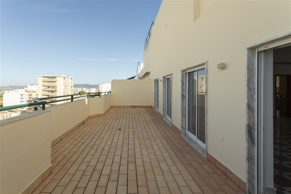 4 bedroom duplex flat with private pool, Center of Faro, Algarve 2494690735