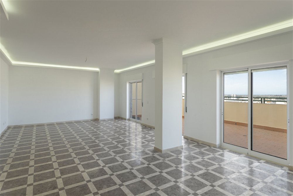 4 bedroom duplex flat with swimming pool, Center of Faro, Algarve 939834019