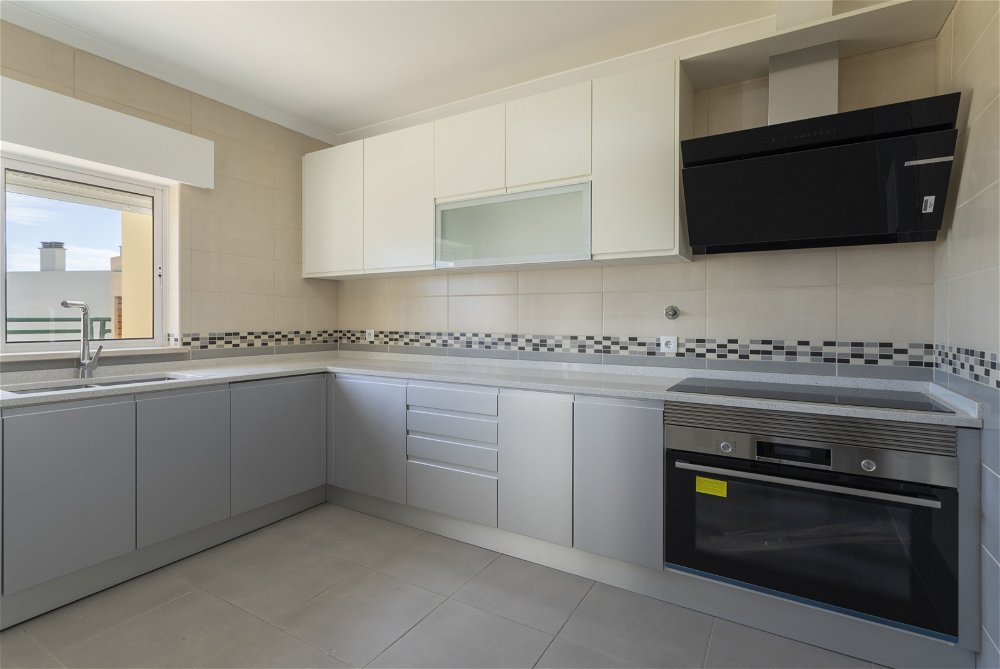 4 bedroom duplex flat with swimming pool, Center of Faro, Algarve 939834019