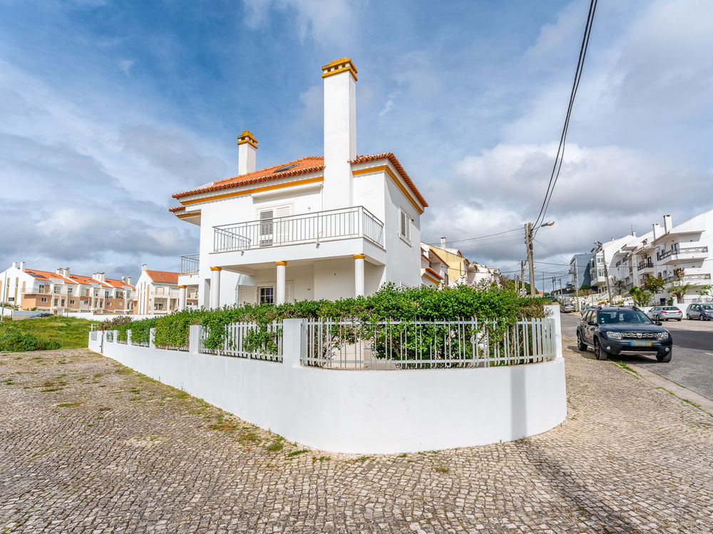 3 bedroom villa just a few minutes from the beach, located in Charneca da Caparica 3547356470