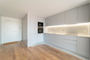 2 bedroom duplex flat with balcony in a development located in the heart of the city of Porto. 2480841410