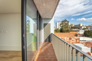2 bedroom duplex flat with balcony in a development located in the heart of the city of Porto. 2480841410