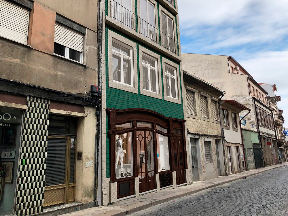 2 bedroom duplex flat with balcony in a development located in the heart of the city of Porto. 2480841410