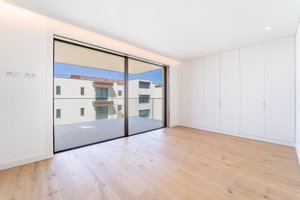 Apartamento T2 novo com varanda vista rio 2517008169
