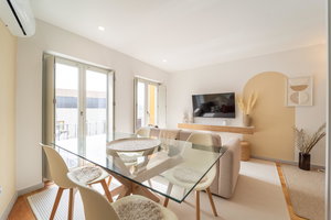 2 Bedroom Duplex Apartment with AL and Garage in Downtown Porto 2466889854