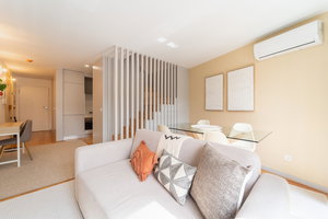 2 Bedroom Duplex Apartment with AL and Garage in Downtown Porto 2466889854