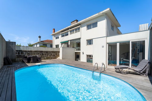 5 bedroom villa with renovated pool on Av. Antunes Guimarães 1308561885