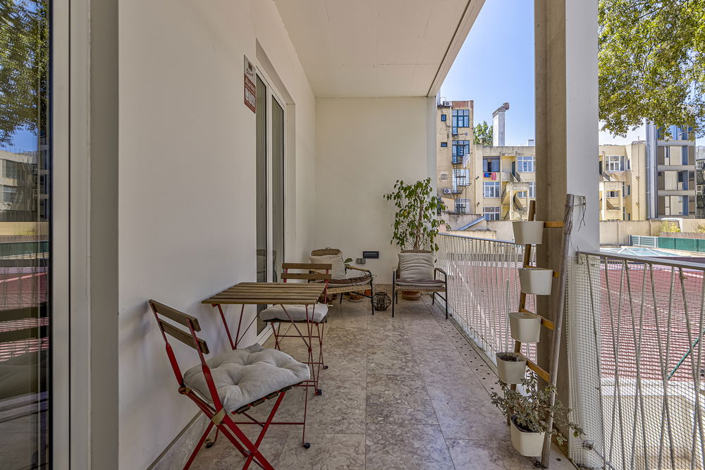 3 bedroom flat with balcony, parking and storage room in Avenidas Novas 2812898634