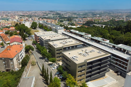 2 bedroom apartment with balcony inserted in new development in Vila Nova de Gaia 4205921161