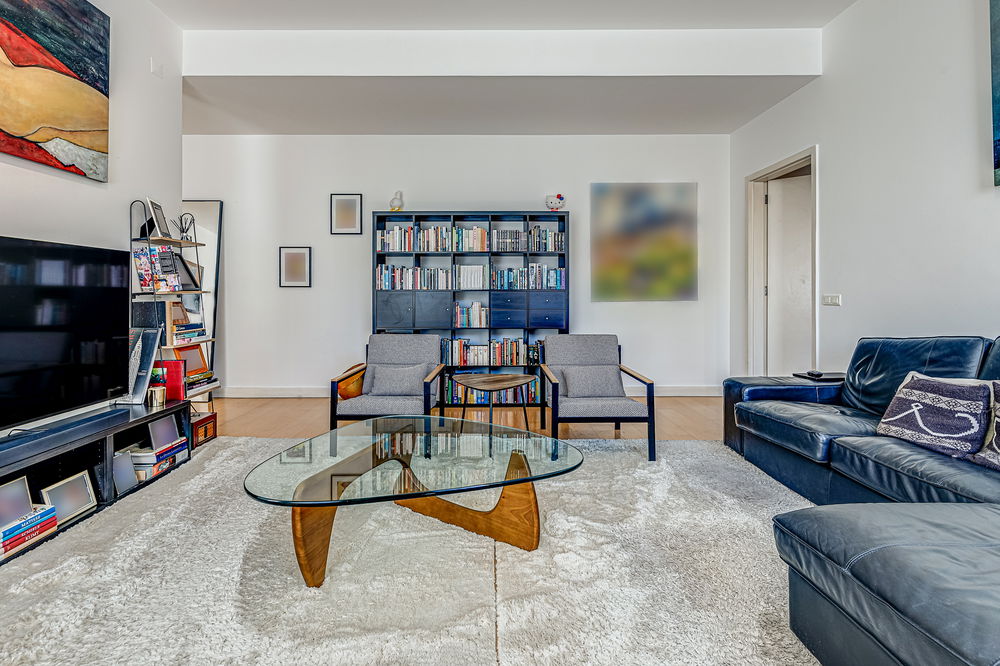 1 Bedroom apartment with parking in the heart of Chiado 1625353591