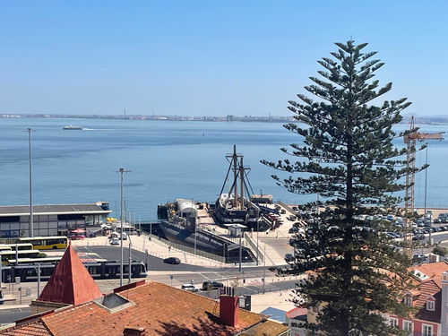 2 bedroom flat with river and Lisbon views. Ideal for Investment! 2670455442