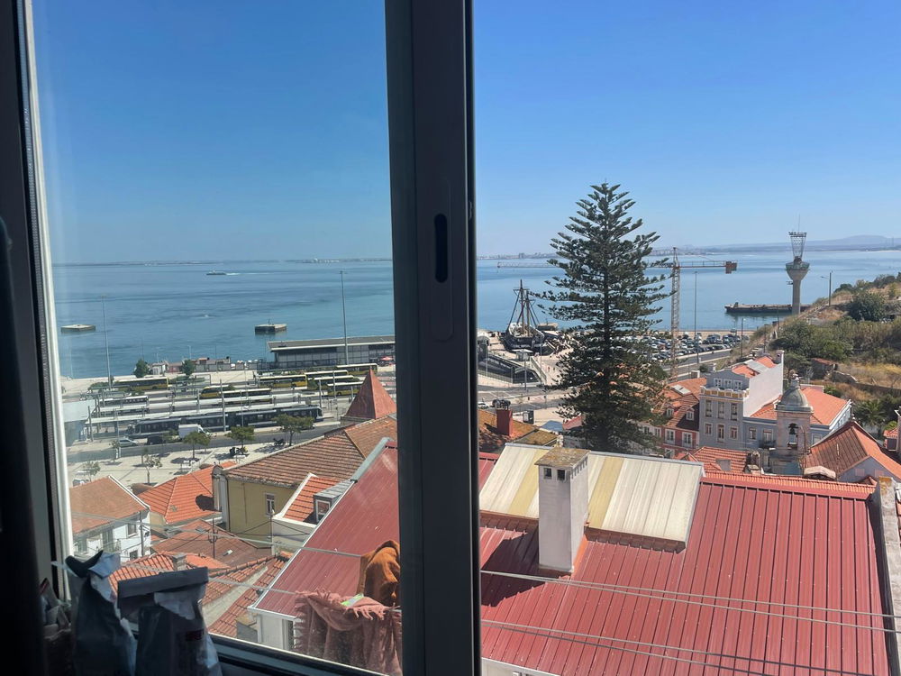 2 bedroom flat with river and Lisbon views. Ideal for Investment! 2670455442