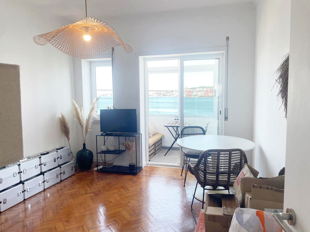 2 bedroom flat with river and Lisbon views. Ideal for Investment! 515488968