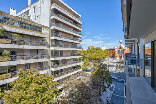 2 bedroom flat with balcony in new development in Campo Pequeno 153403999