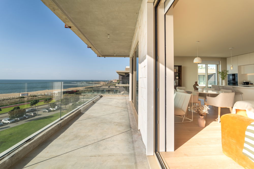 2 bedroom flat with balcony located in front of the sea, Vila Nova de Gaia 4042254323