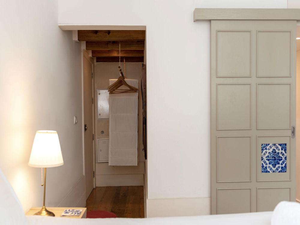 1+1 bedroom flat with terrace and AL license, in the centre of Porto 1465125463