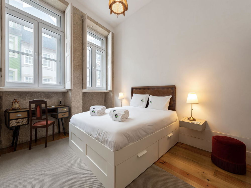 1+1 bedroom flat with terrace and AL license, in the centre of Porto 1465125463