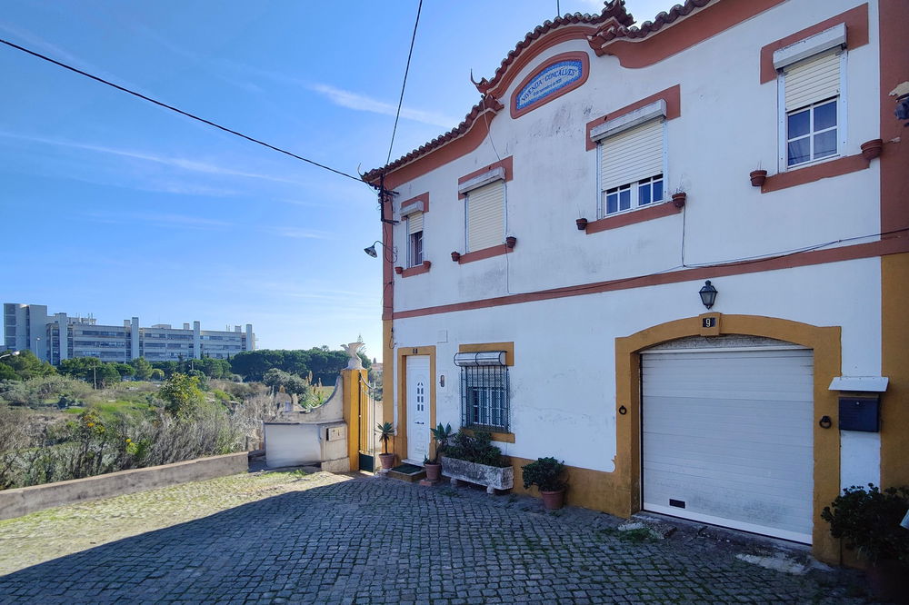 4+1 bedroom villa with garden next to Costa de Caparica 3046335833