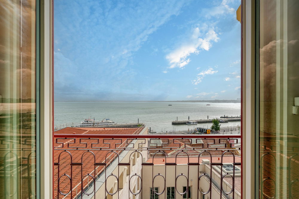 1+1 bedroom flat located in Alfama, Lisbon, with river view 2278748722