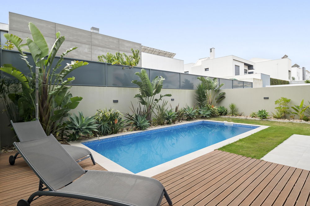 3 bedroom villa with swimming pool, garden and private parking in Carcavelos 1441385113