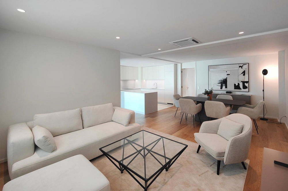 3 bedroom flat with balcony and parking next to Parque Eduardo VII 2459401219